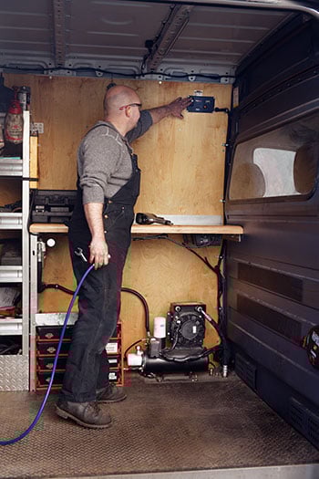 UNDERHOOD40-VAN-WHASP