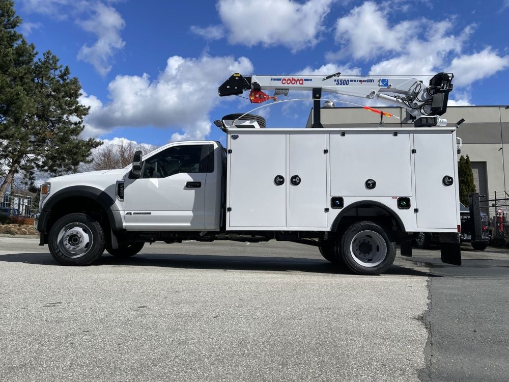 Ford F550 service truck with DTM70 air compressor