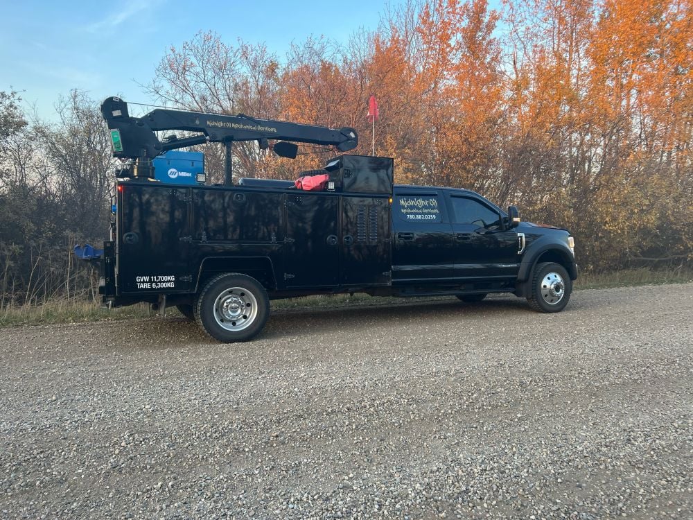 Ford F550 service truck with crane & DTM70-H air compressor installed