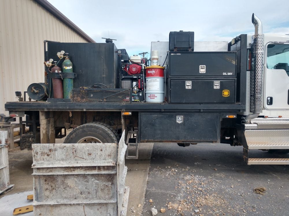 VMAC stacked G30 installed on deck of service truck