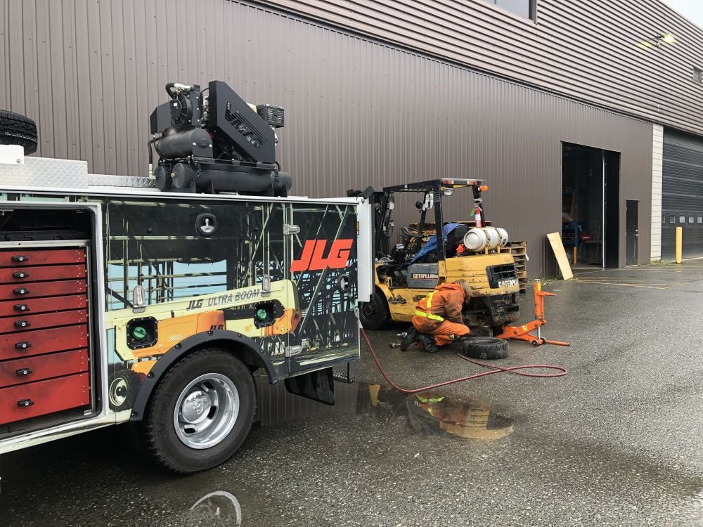 G30 air compressor on JLG service truck repairing Caterpillar forklift