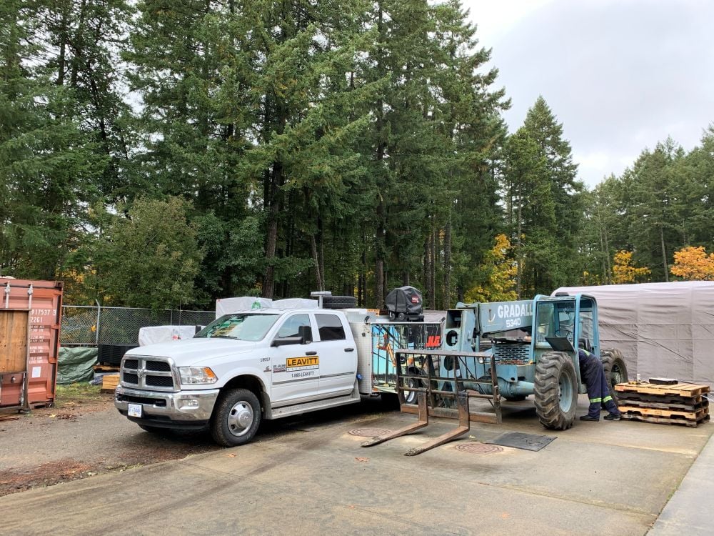 G30 air compressor on Leavitt service truck repairing Gradall machine