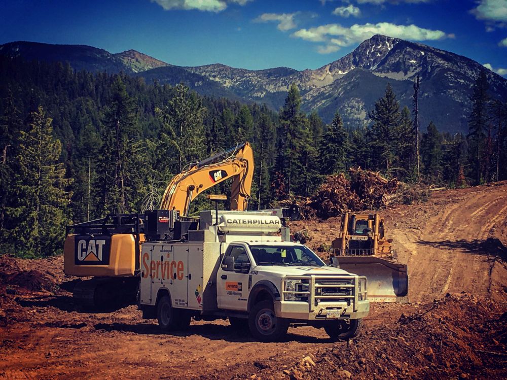 Finning Cat® service truck with Multifunction working in remote mountains