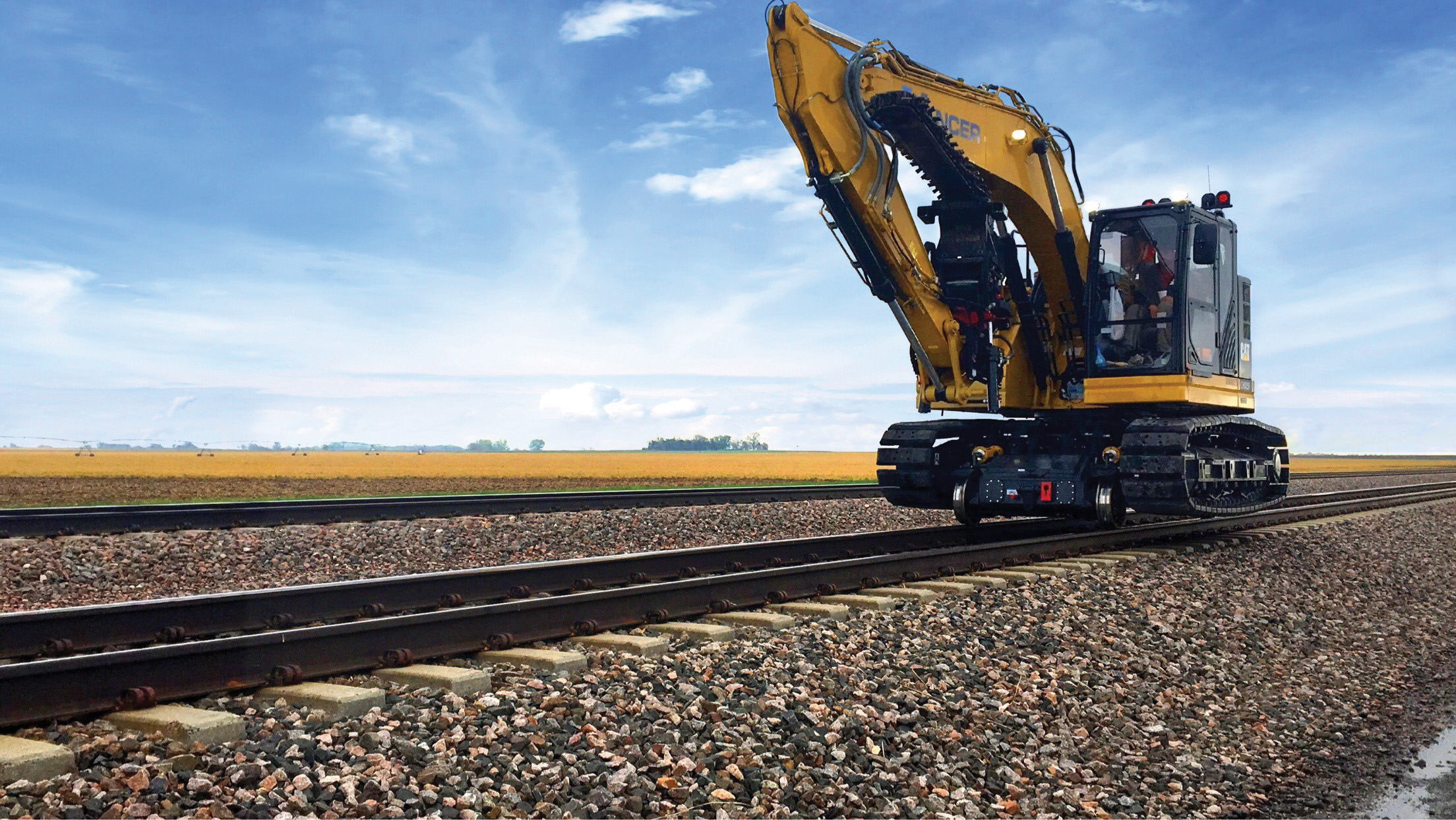 Vancer railway maintenance machine with VMAC hydraulic compressor