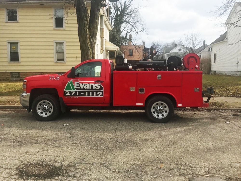 Chevrolet 3500 HD service truck with UNDERHOOD40 installed