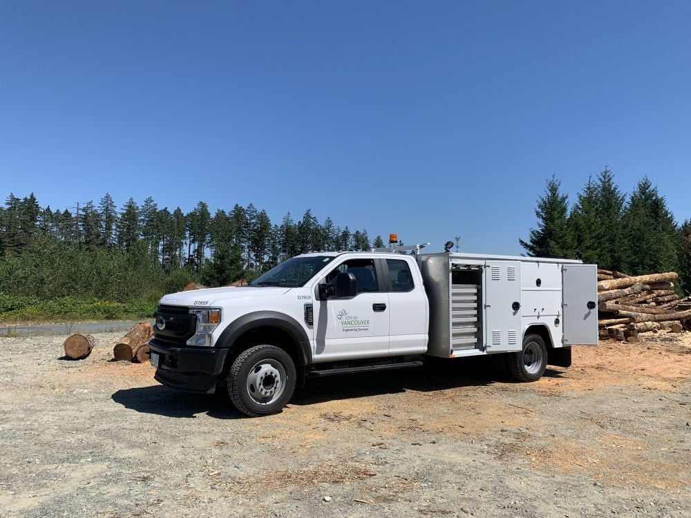 Ford F-550 service truck with UNDERHOOD70